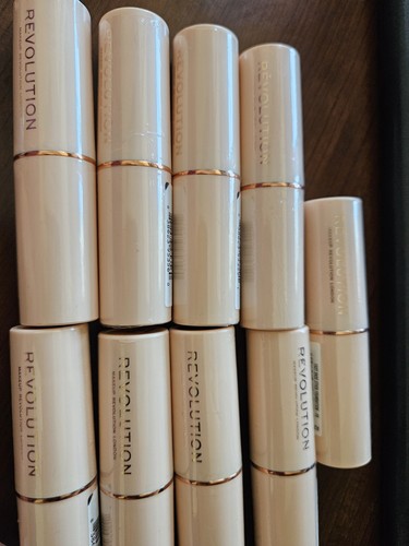 Makeup revolution fast base - makeup,